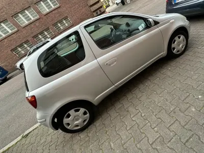 Gebraucht Toyota Yaris 75 PS (55 kW) 2005 Grau Kleinwagen