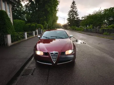 Gebraucht Alfa Romeo GT Quadrifoglio Verde 150 PS (110 kW) 2009 Rot Coupé