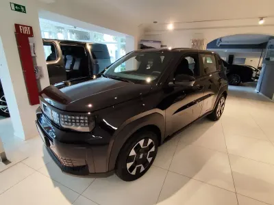 Neu Fiat Grande Panda Icon 101 PS (74 kW) 2026 Schwarz Kleinwagen