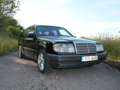 Gebraucht Mercedes 300 110 PS (80 kW) 1992 Schwarz Limousine