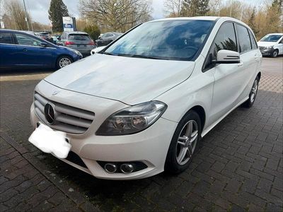 Gebraucht Mercedes B180 109 PS (80 kW) 2013 Weiß Van / Kleinbus