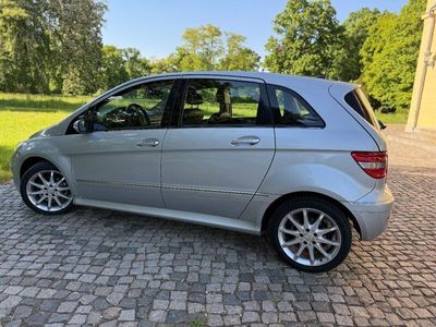 Mercedes B180