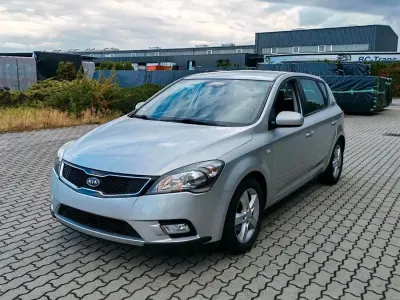 Gebraucht Kia Ceed Edition 7 125 PS (91 kW) 2012 Silber Kleinwagen