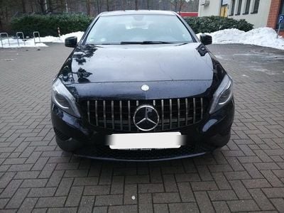 Gebraucht Mercedes A180 Urban 123 PS (90 kW) 2014 Schwarz Limousine