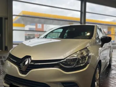 Używany Renault Clio IV LIMITED 73 KM (53 kW) 2017 Srebrny Hatchback