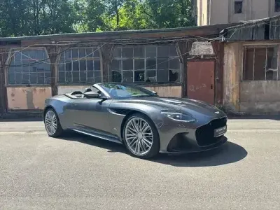 Gebraucht Aston Martin DBS 770 PS (566 kW) 2022 Grau Coupé