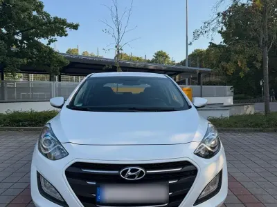 Gebraucht Hyundai i30 110 PS (80 kW) 2016 Weiß Limousine