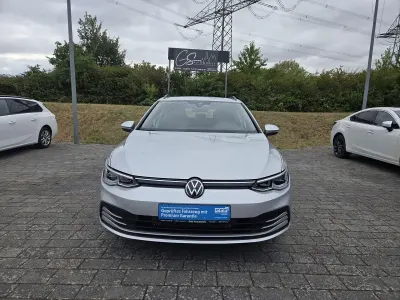 Gebraucht VW Golf VIII Life 131 PS (96 kW) 2023 Silber Kombi