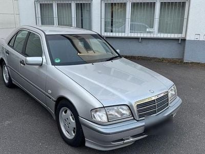 Gebraucht Mercedes C220 125 PS (91 kW) 1998 Silber Limousine