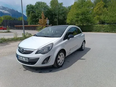 Gebraucht Opel Corsa Color Edition 101 PS (74 kW) 2015 Weiß Kleinwagen