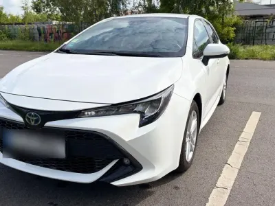 Używany Toyota Corolla Comfort 98 KM (72 kW) 2023 Biały Sedan/Limuzyna