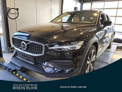 Gebraucht Volvo V60 CC Plus 197 PS (144 kW) 2024 Schwarz onyx black / metallic Kombi