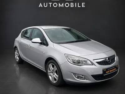 Gebraucht Opel Astra Edition 116 PS (85 kW) 2011 Silber Limousine