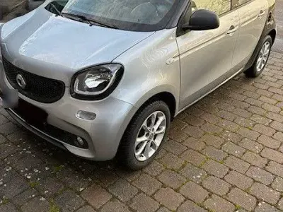 Gebraucht Smart ForFour Passion 90 PS (66 kW) 2019 Silber Kleinwagen