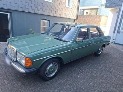 Usata Mercedes E300 80 CV (58 kW) 1977 Verde Berlina