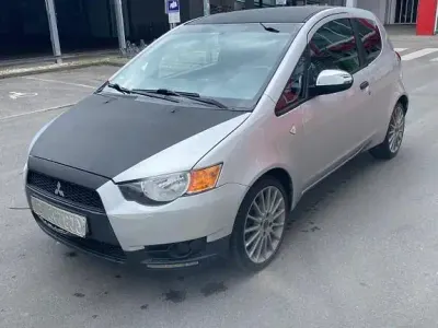 Gebraucht Mitsubishi Colt Inform 95 PS (69 kW) 2010 Silber Kleinwagen
