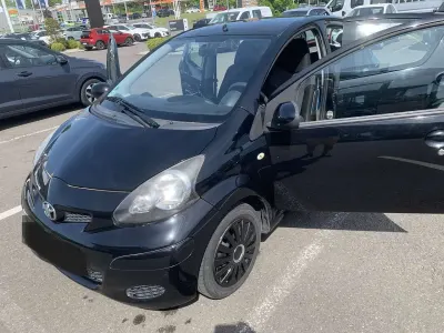 Używany Toyota Aygo Club 68 KM (50 kW) 2011 Czarny Hatchback