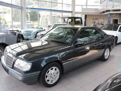 Gebraucht Mercedes E220 Sportline 150 PS (110 kW) 1996 Schwarz Coupé