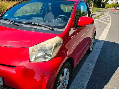 Gebraucht Toyota iQ 68 PS (50 kW) 2009 Rot Kleinwagen
