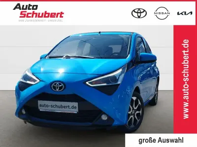 Second-hand Toyota Aygo x-sky 72 CP (52 kW) 2018 Albastru Hatchback