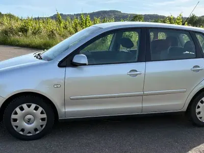 Gebraucht VW Polo Comfortline 75 PS (55 kW) 2005 Silber Kleinwagen