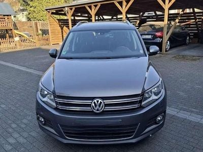 Gebraucht VW Tiguan LOUNGE 140 PS (102 kW) 2015 Grau SUV