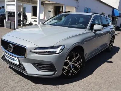 Gebraucht Volvo V60 Core 197 PS (144 kW) 2024 Grau Kombi