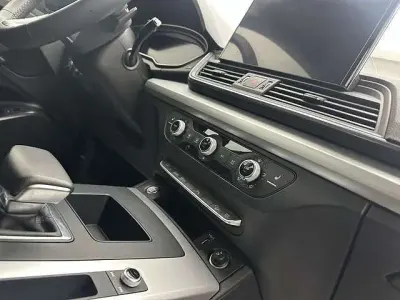 Gebraucht Audi Q5 Basis 163 PS (119 kW) 2022 Schwarz metallic SUV