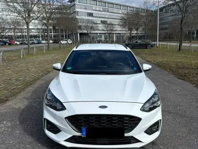 Używany Ford Focus ST-Line 150 KM (110 kW) 2019 Biały Sedan/Limuzyna