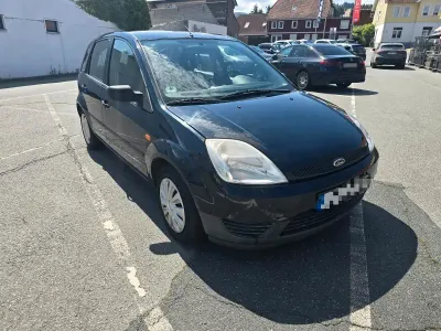 Gebraucht Ford Fiesta 75 PS (55 kW) 2005 Blau Kleinwagen