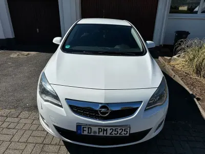 Gebraucht Opel Astra Innovation 110 PS (80 kW) 2011 Weiß Limousine