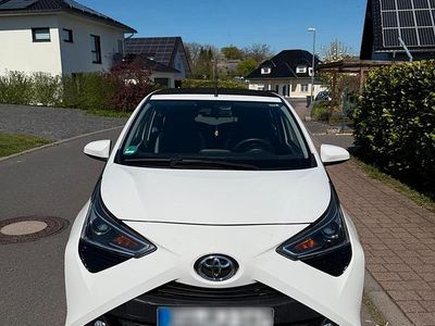 Usata Toyota Aygo x-sky 72 CV (52 kW) 2018 Bianco Utilitaria