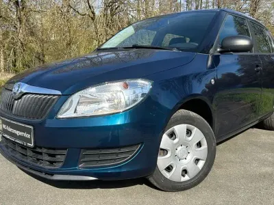 Gebraucht Skoda Fabia Cool Edition 60 PS (44 kW) 2013 Blau Limousine
