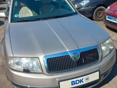 Gebraucht Skoda Superb 163 PS (119 kW) 2005 Saharabeige metallic Limousine