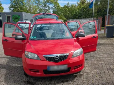 Używany Mazda 2 Comfort 75 KM (55 kW) 2004 Czerwony Hatchback