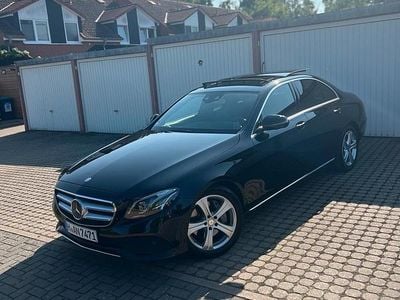 Schwarz Gebraucht 2016 Mercedes E220 Limousine | 28.000 € (Etwas zu teuer)