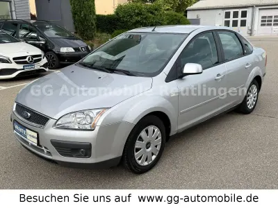Gebraucht Ford Focus Ghia 116 PS (85 kW) 2005 Silber Limousine