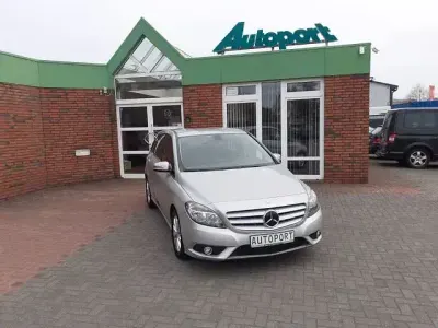 Gebraucht Mercedes B180 122 PS (89 kW) 2012 Silber Van / Kleinbus