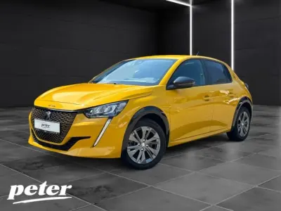 Gebraucht Peugeot e-208 Active 100 kW (136 PS) 2022 Met. faro gelb (metallic) Kleinwagen