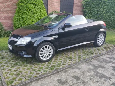 Używany Opel Tigra 90 KM (66 kW) 2005 Czarny Kabriolet