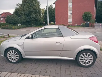 Begagnad Opel Tigra Sport 125 HK (91 kW) 2005 Silver Cab