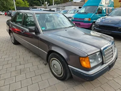 Gebraucht Mercedes 230 132 PS (97 kW) 1991 Braun Limousine