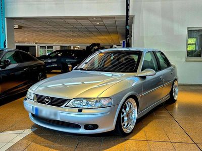 Silber Gebraucht 2001 Opel Vectra Limousine | 2.999 € (Etwas zu teuer)