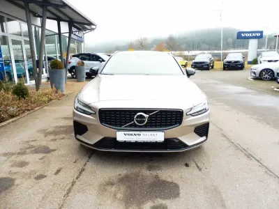 Gebraucht Volvo V60 Plus 335 PS (246 kW) 2022 Bright dusk Kombi