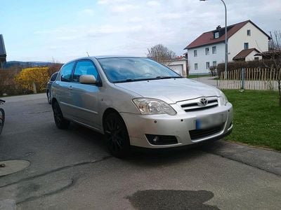 Usado Toyota Corolla Sol 116 HP (85 kW) 2004 Prateado Sedan