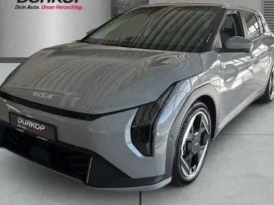 Neu Kia EV4 Earth 150 kW (204 PS) 2025 Grau (wolfgrau metallic) Kleinwagen