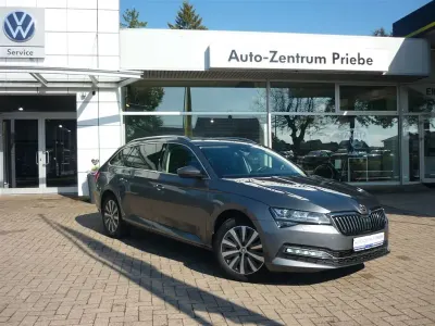 Gebraucht Skoda Superb Style 150 PS (110 kW) 2023 Grau Kombi