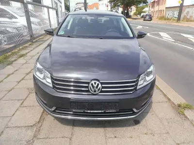 Gebraucht VW Passat Highline 160 PS (117 kW) 2011 Moccaanthrazit perleffekt Kombi