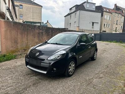 Second-hand Renault Clio II 75 CP (55 kW) 2011 Negru Hatchback