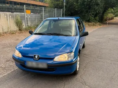 Gebraucht Peugeot 106 60 PS (44 kW) 2001 Blau Kleinwagen